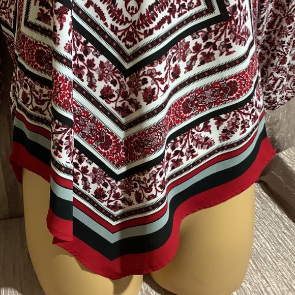 Heart and Soul Top Red Black White Floral Size L High Low Light Weight - Picture 2 of 16